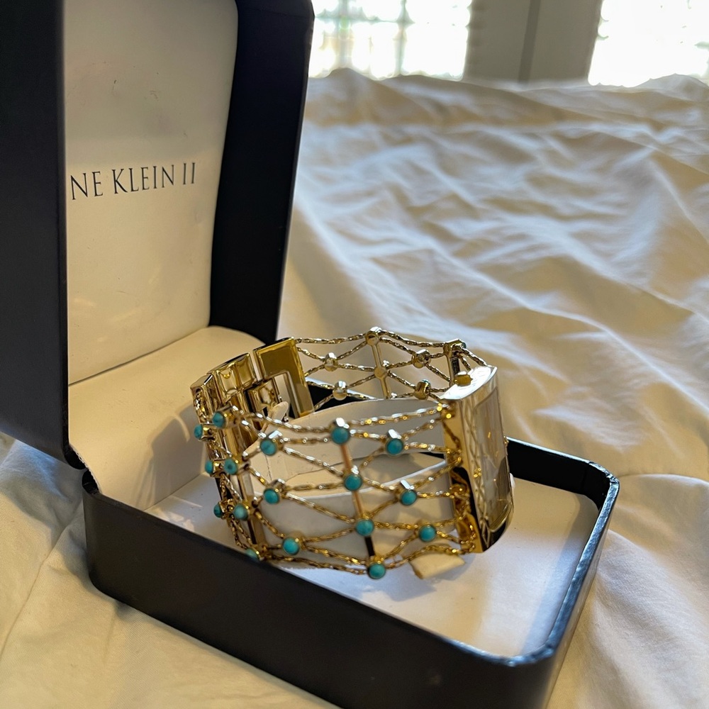 Women’s Watch - Picture 3 of 8